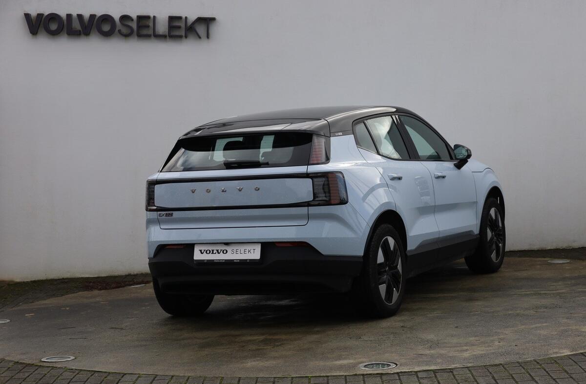 VOLVO EX30 51 kWh Single Motor Plus