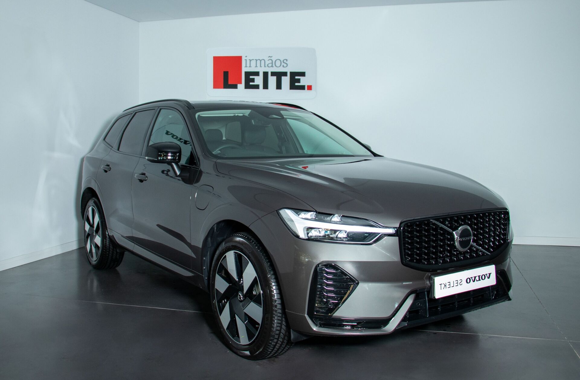 VOLVO XC60 2.0 T6 PHEV Core AWD