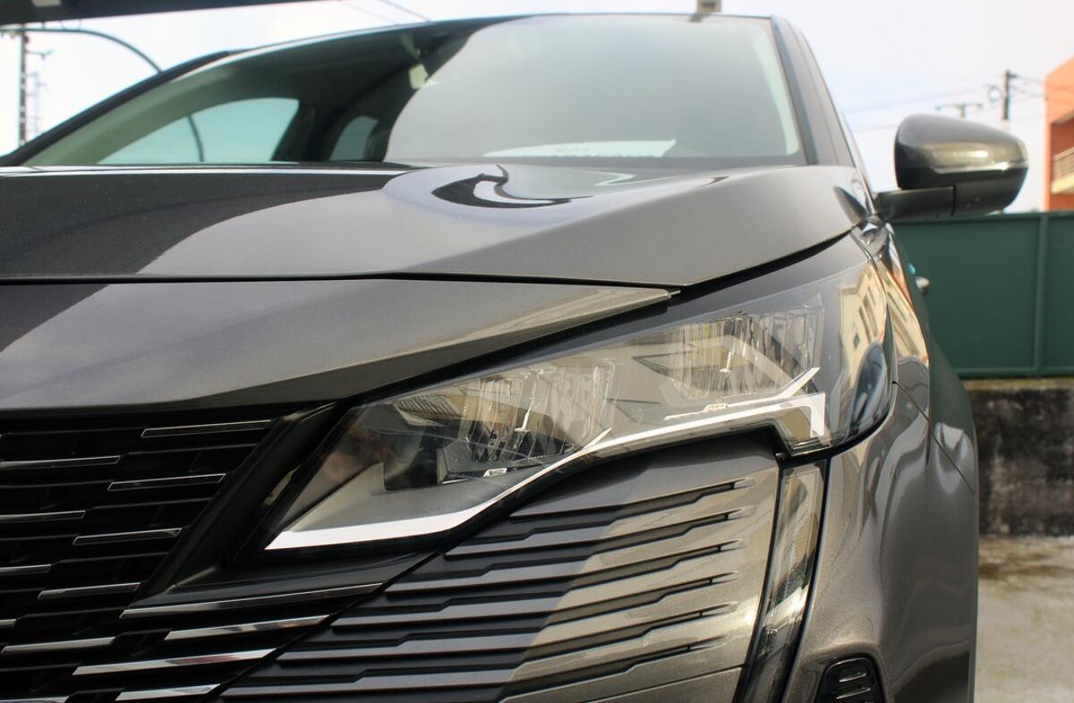 PEUGEOT 3008 1.6 Hybrid Allure e-EAT8