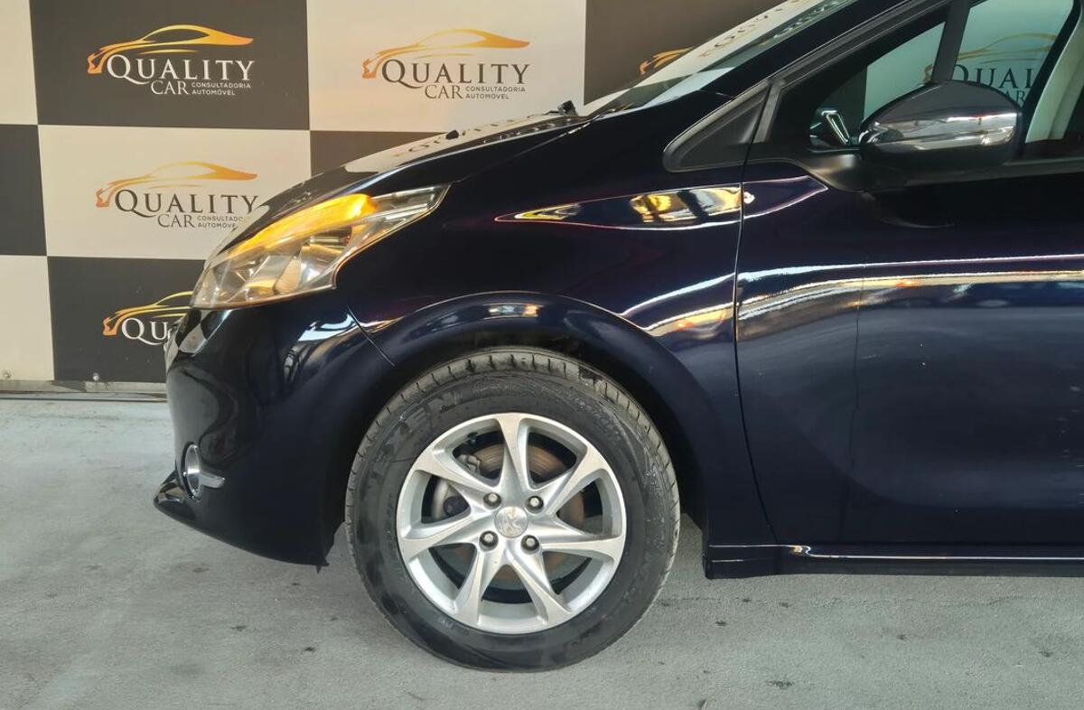 PEUGEOT 208 1.4 HDi SE Style