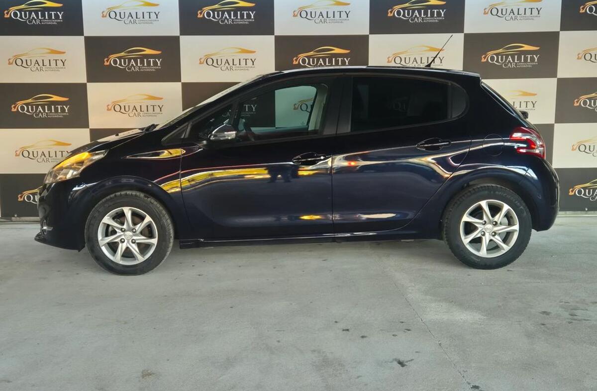 PEUGEOT 208 1.4 HDi SE Style