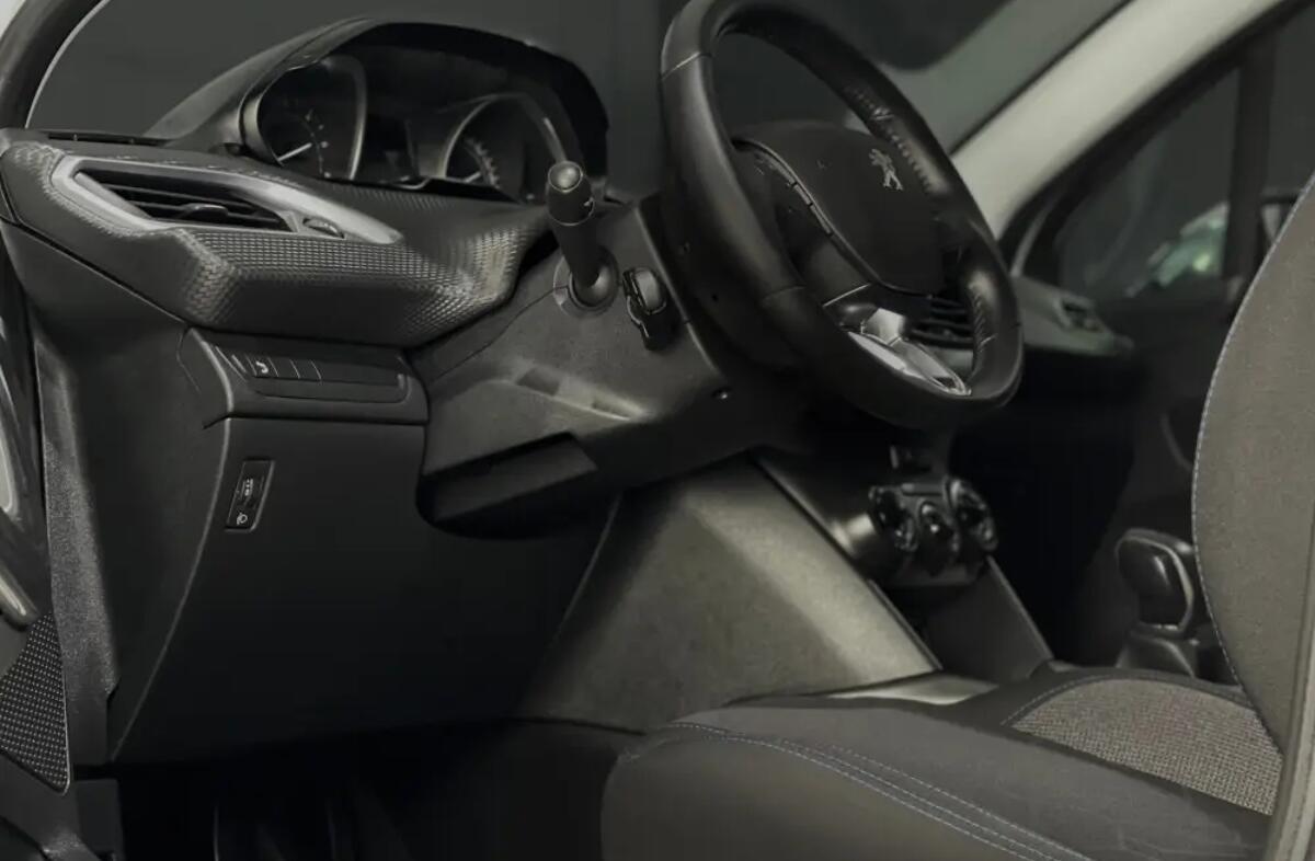 PEUGEOT 2008 1.2 PureTech Crossway EAT6