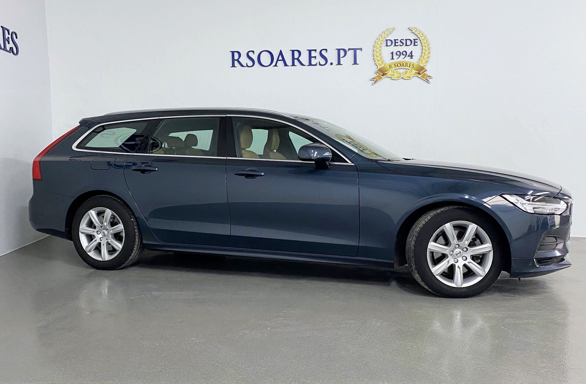 VOLVO V90 2.0 D4 Momentum Geartronic