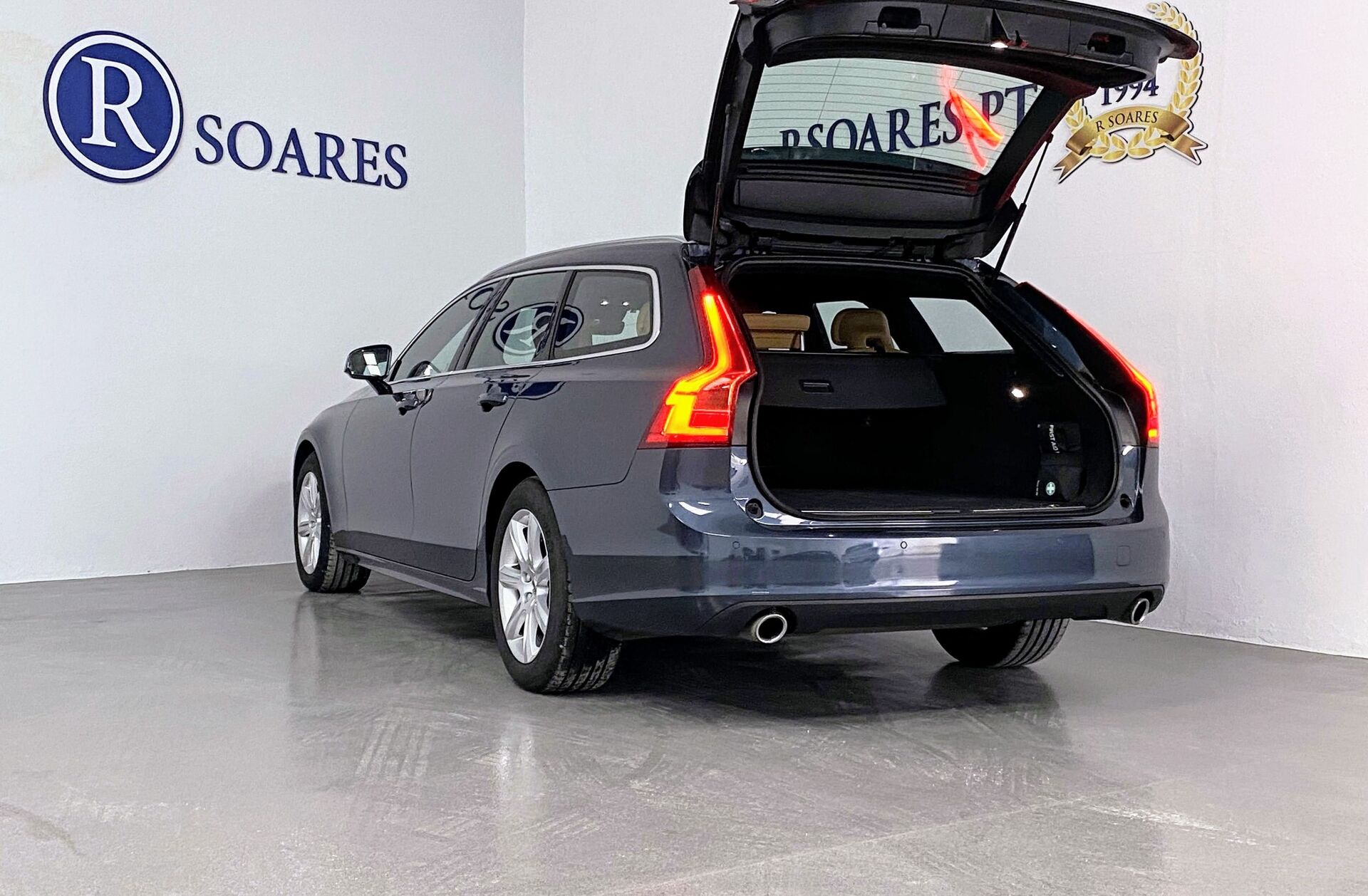 VOLVO V90 2.0 D4 Momentum Geartronic