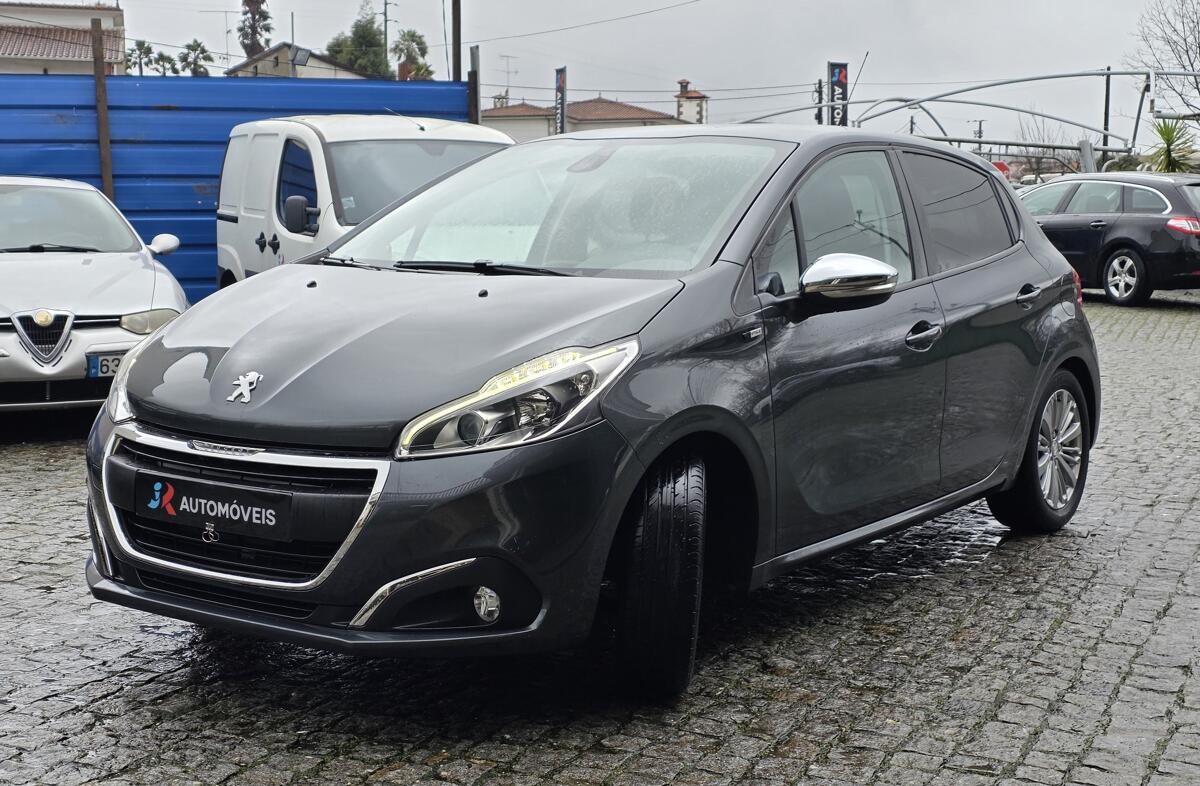 PEUGEOT 208 1.2 PureTech Style