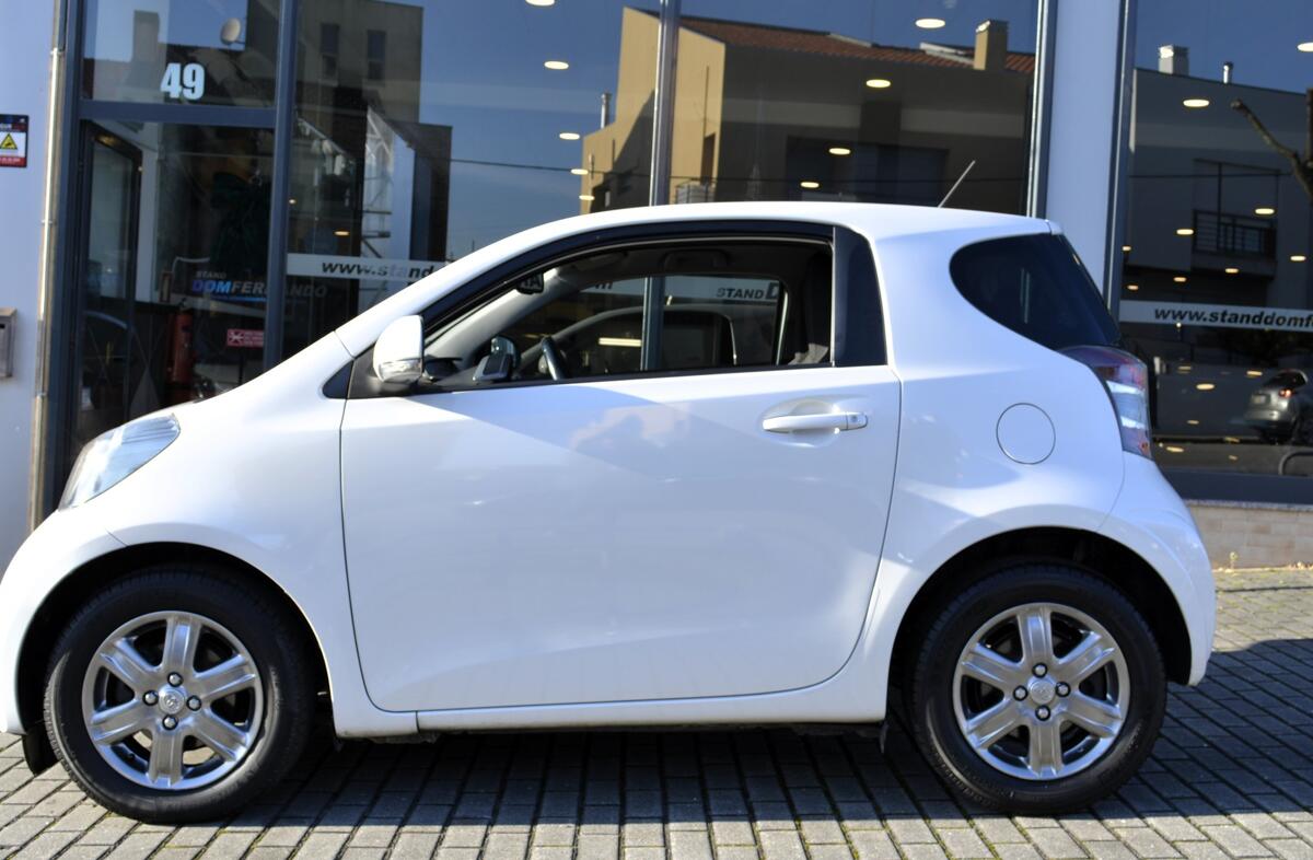 TOYOTA IQ 1.0 VVT-i