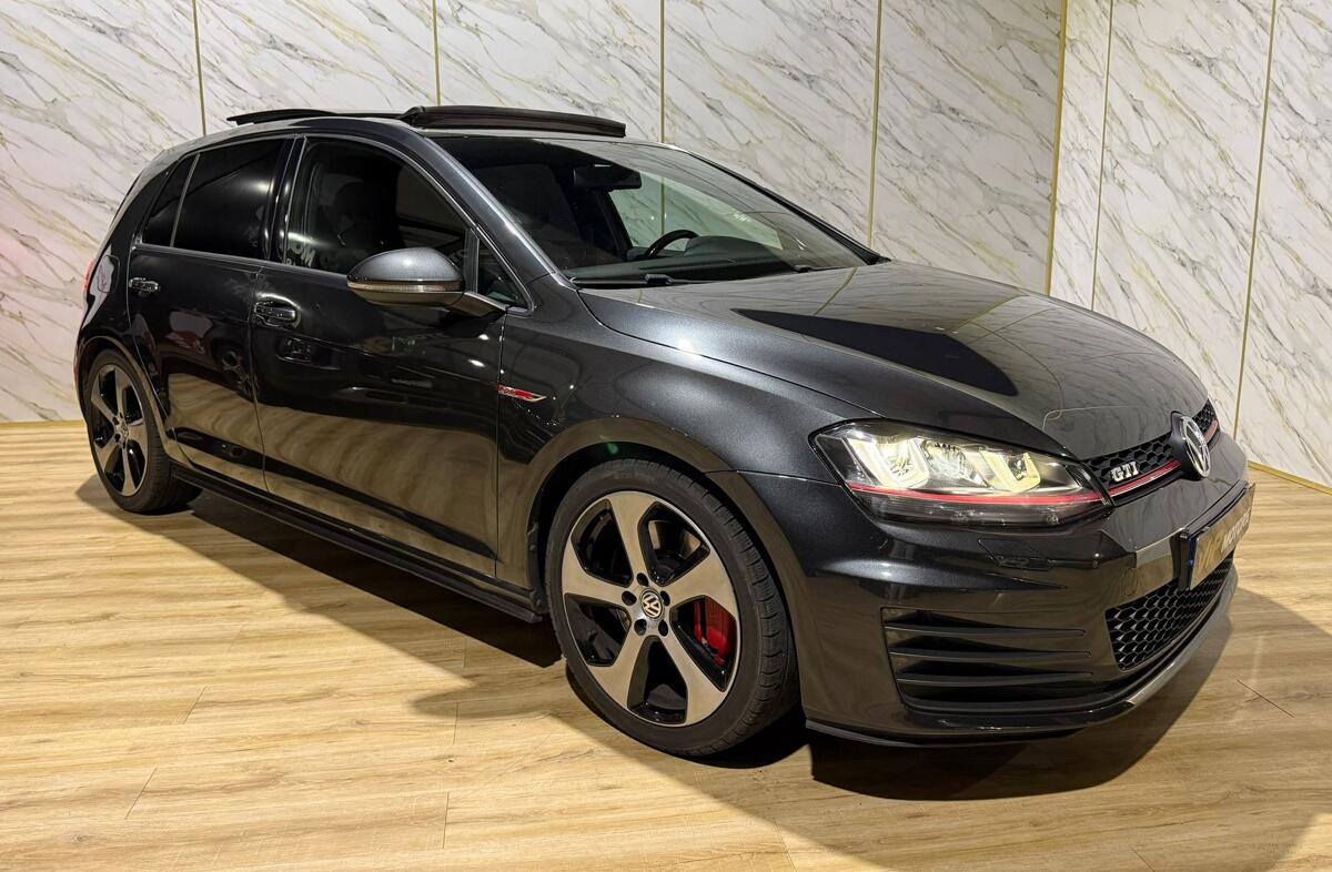 VOLKSWAGEN Golf 2.0 TSi GTi DSG Performance