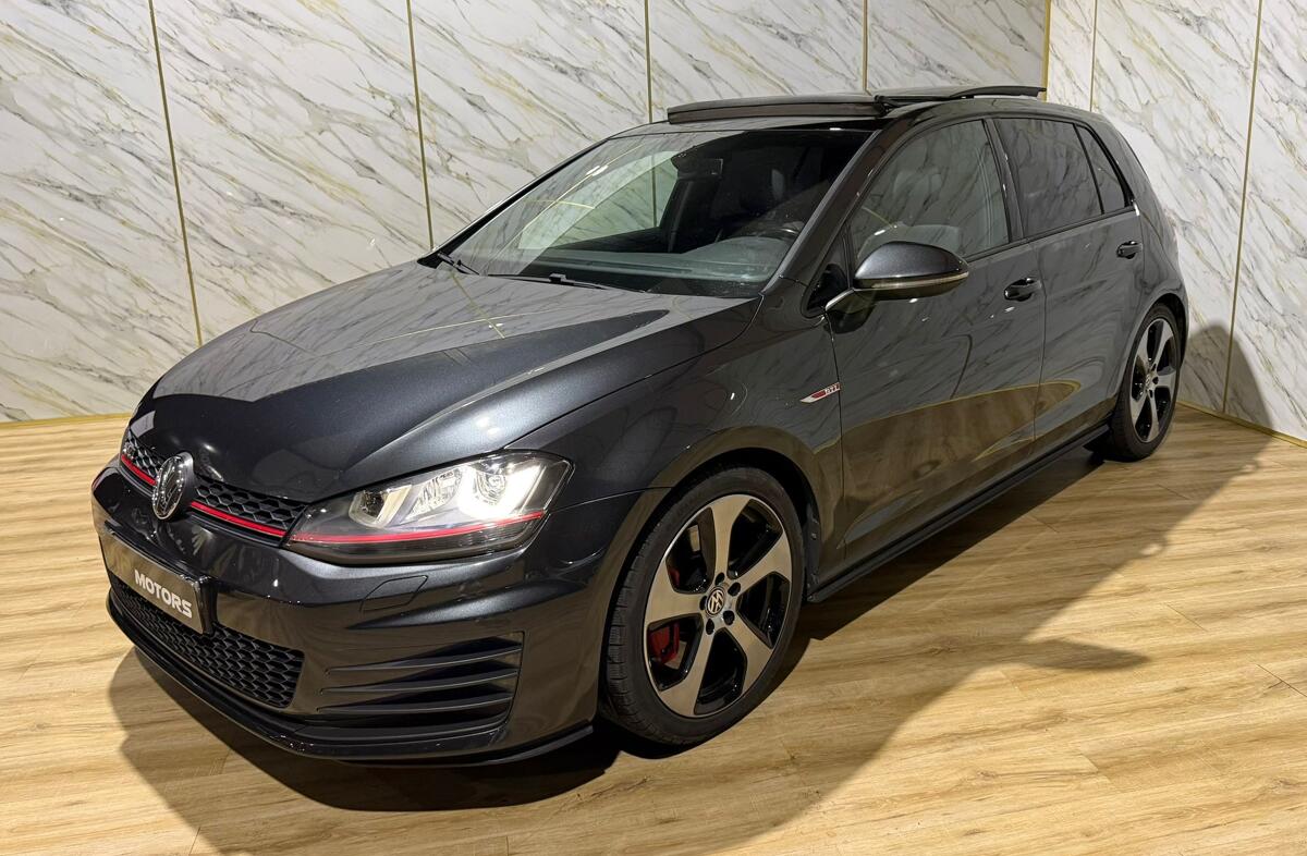 VOLKSWAGEN Golf 2.0 TSi GTi DSG Performance