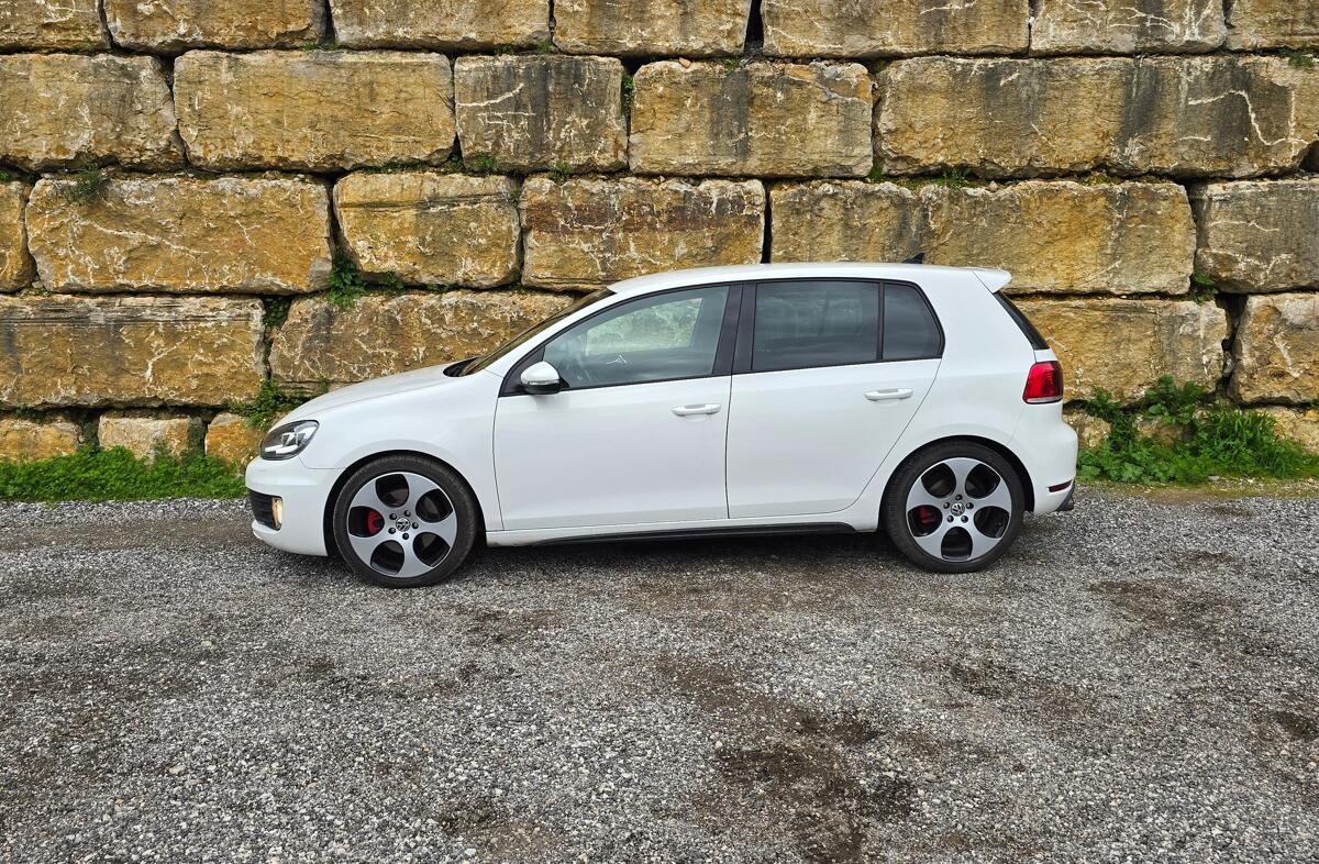VOLKSWAGEN Golf 2.0 TSi GTi