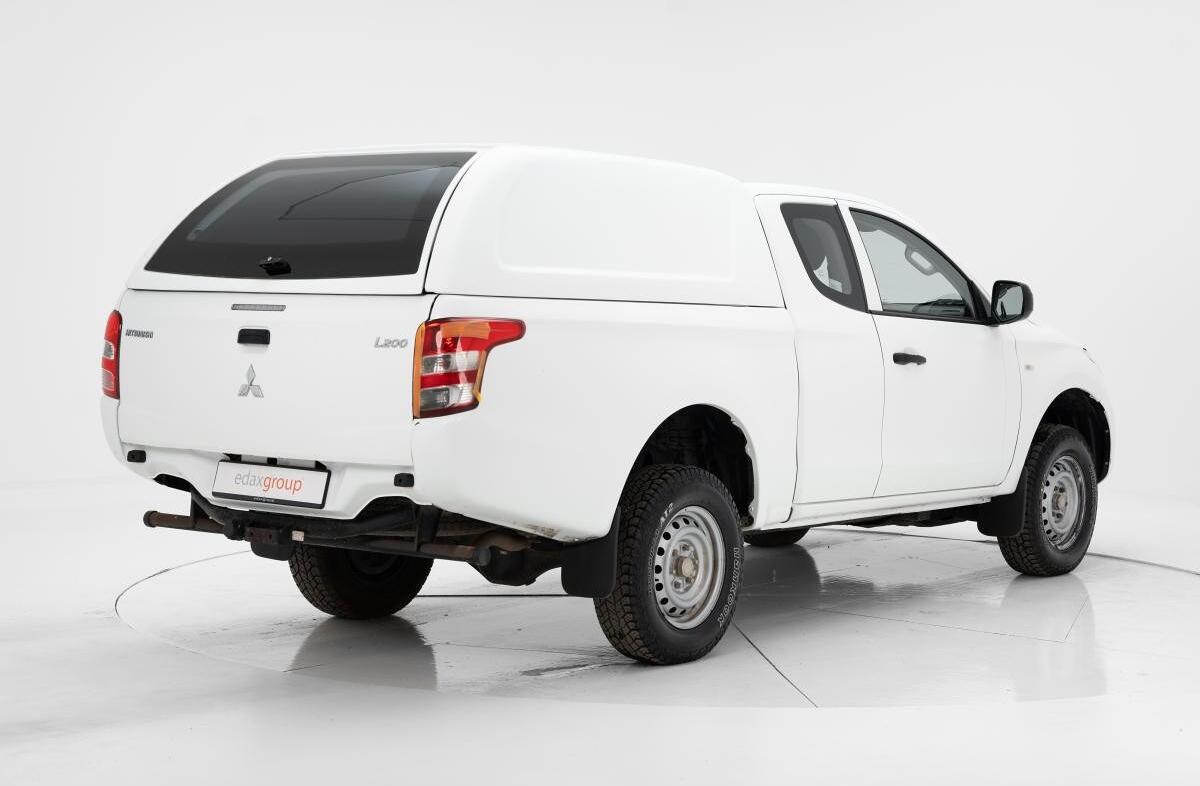 MITSUBISHI L 200 2.4 DI-D CD Invite 4WD