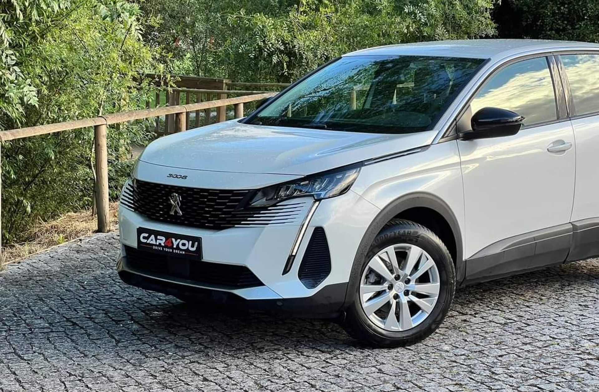 PEUGEOT 3008 1.2 PureTech Active Pack