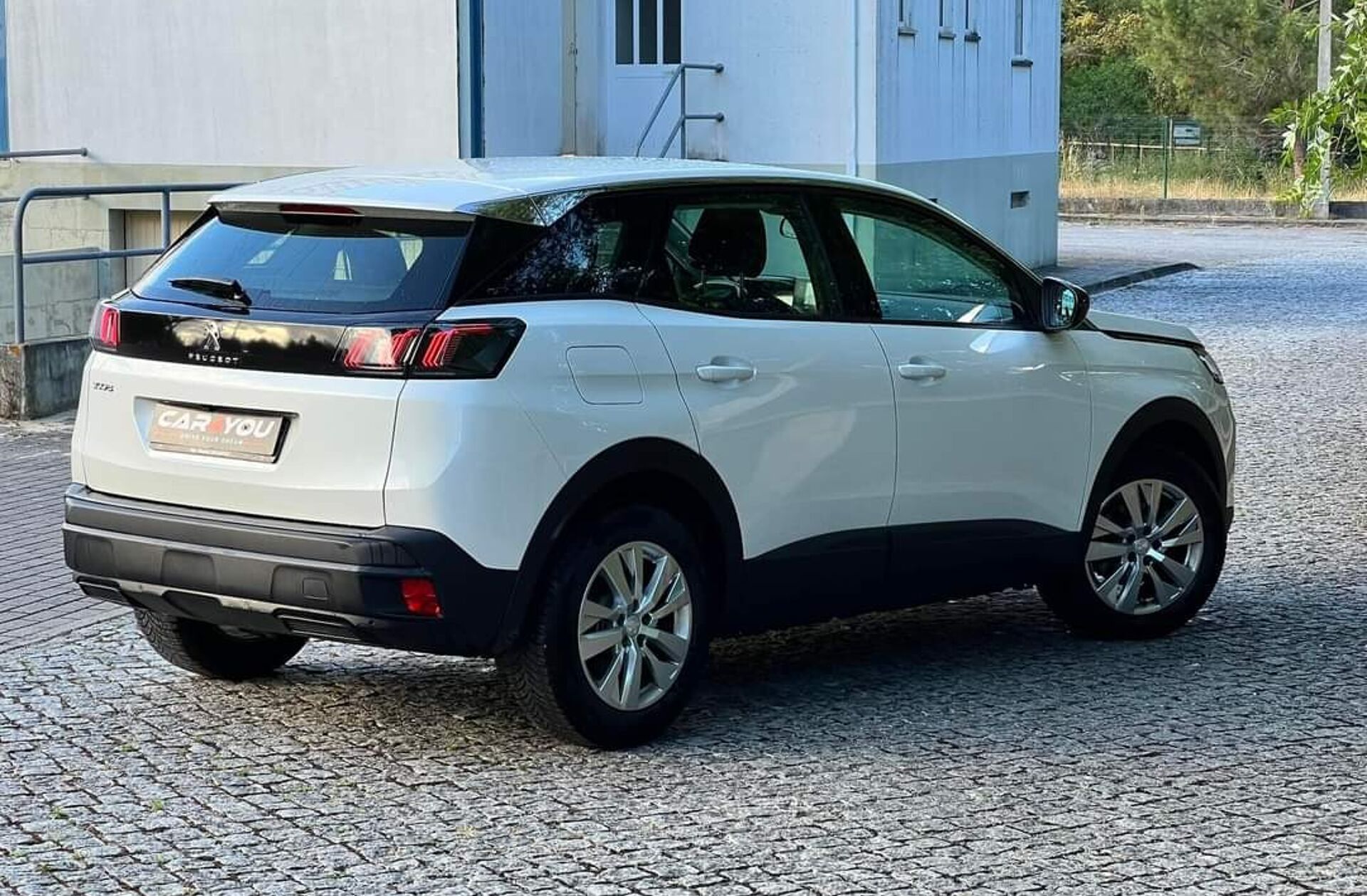 PEUGEOT 3008 1.2 PureTech Active Pack