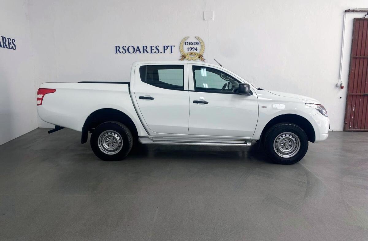 MITSUBISHI L 200 2.4 DI-D CD Invite 4WD