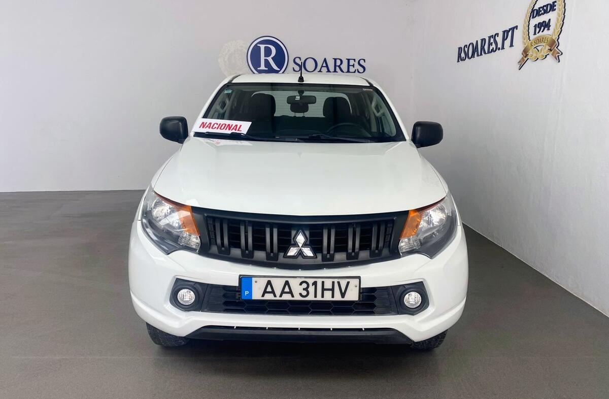 MITSUBISHI L 200 2.4 DI-D CD Invite 4WD