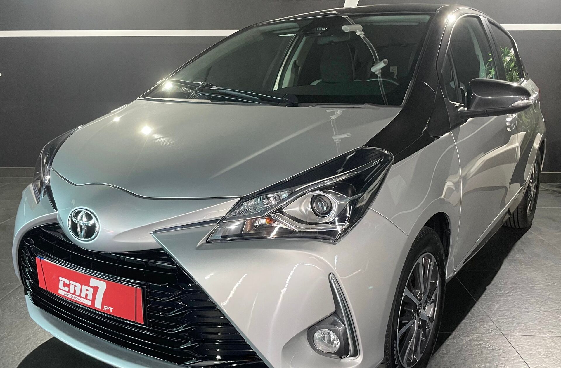 TOYOTA Yaris 1.0 VVT-i 20 Anos