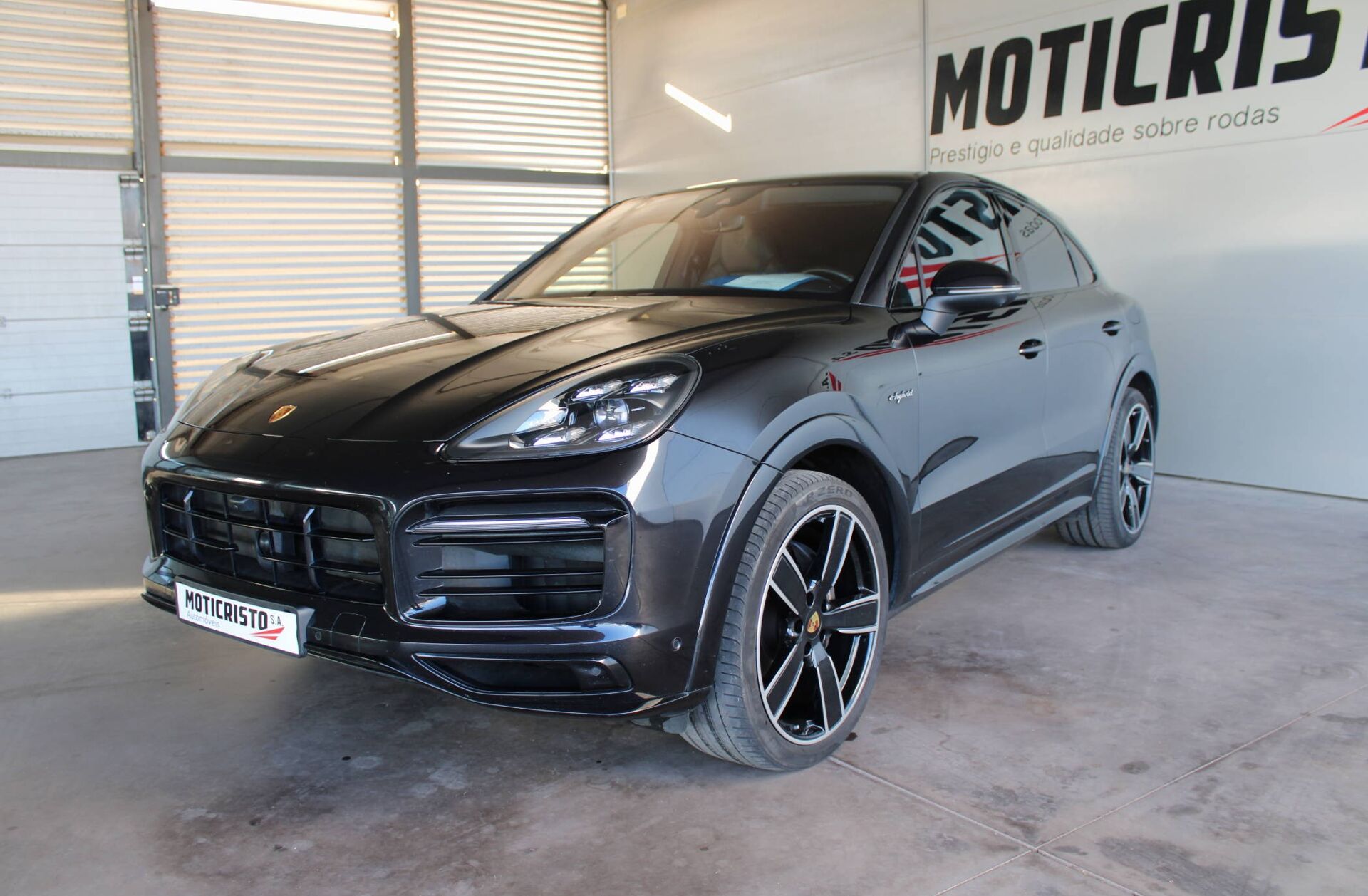 PORSCHE Cayenne E-Hybrid