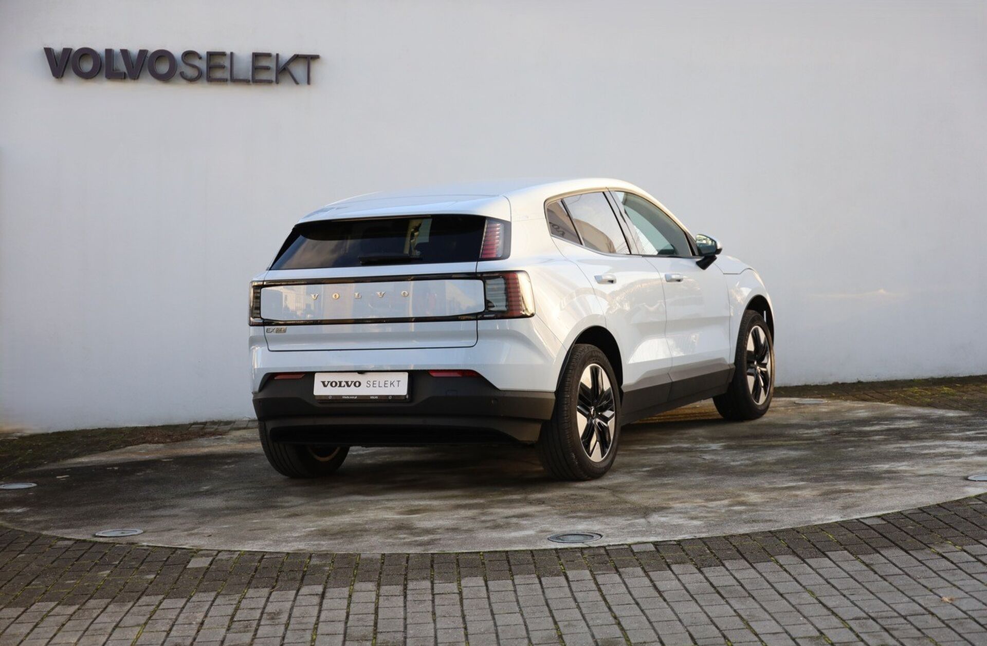 VOLVO EX30 69 kWh Single Motor Extended Range Core