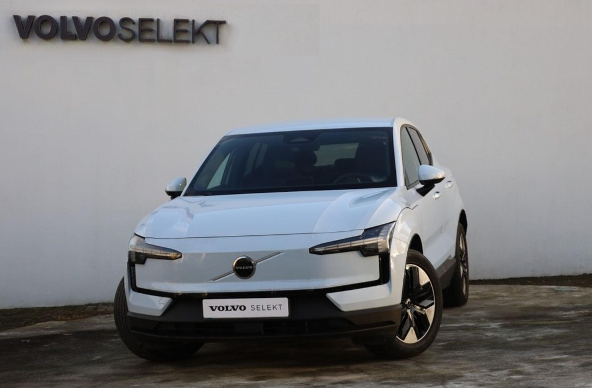 VOLVO EX30 69 kWh Single Motor Extended Range Core