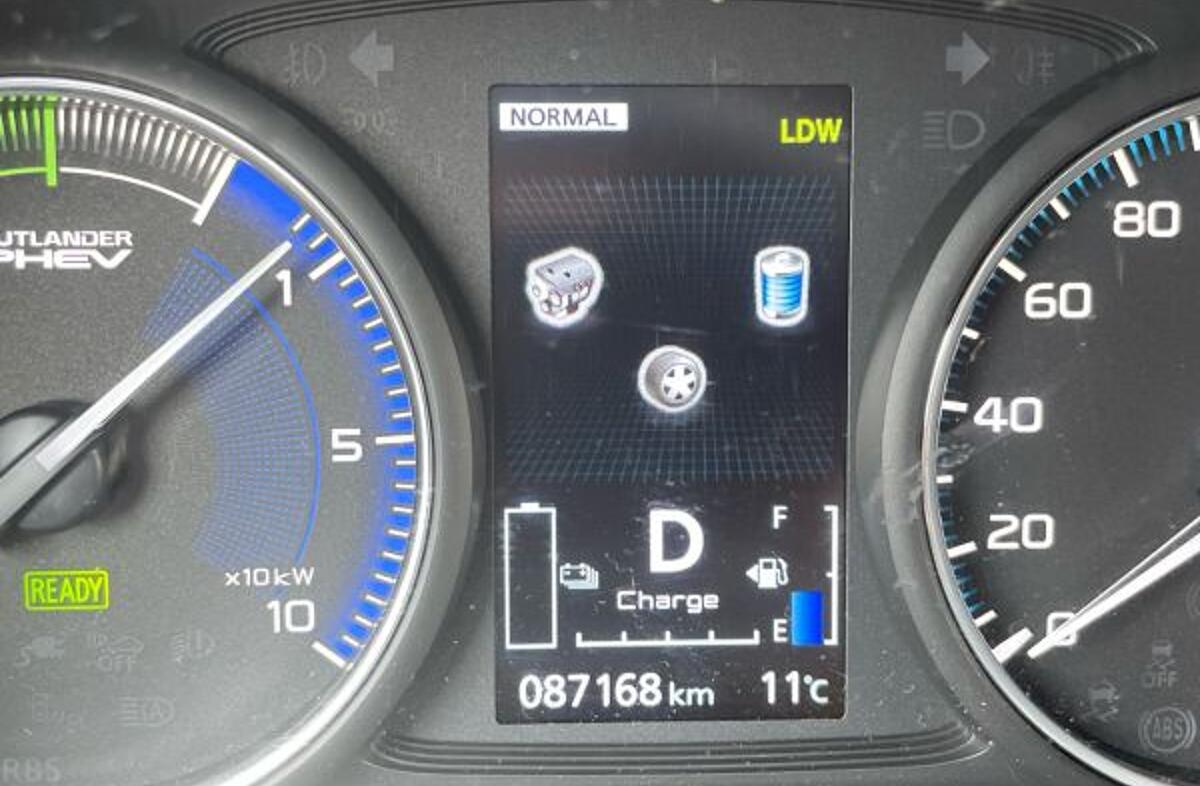 MITSUBISHI Outlander 2.4 PHEV Ice Edition