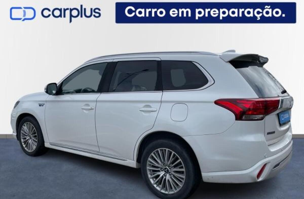 MITSUBISHI Outlander 2.4 PHEV Ice Edition