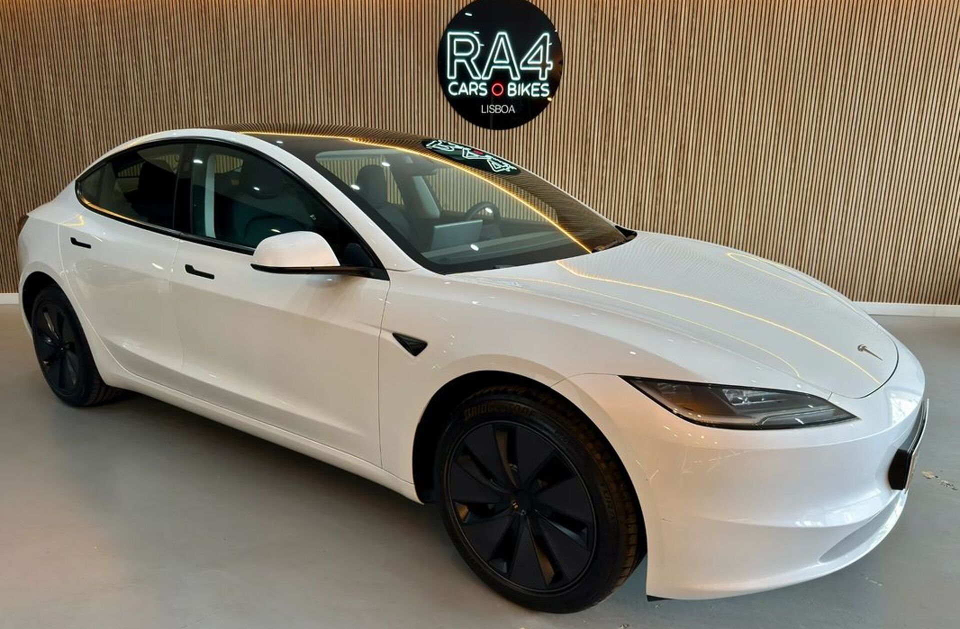 TESLA Model 3 Tração Traseira Premium