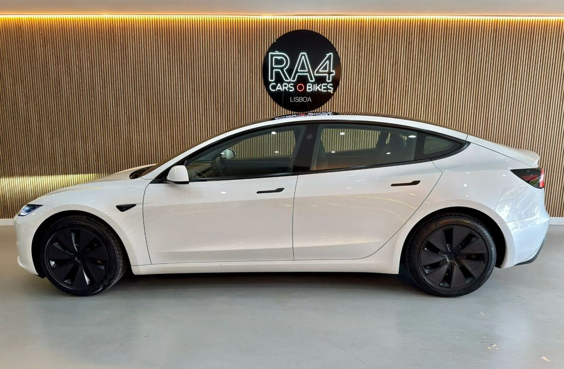 TESLA Model 3 Tração Traseira Premium