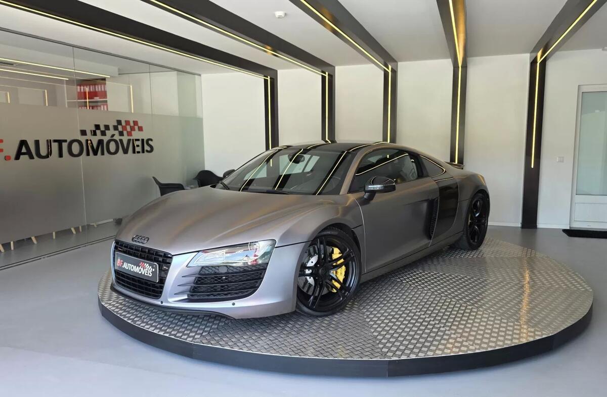 AUDI R8 4.2 FSi V8 quattro R-tronic