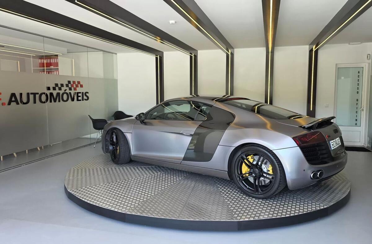 AUDI R8 4.2 FSi V8 quattro R-tronic