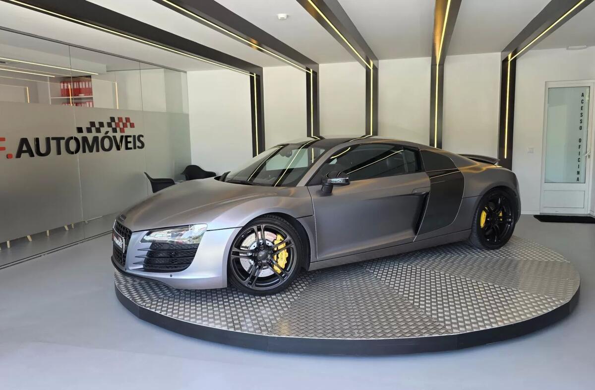 AUDI R8 4.2 FSi V8 quattro R-tronic