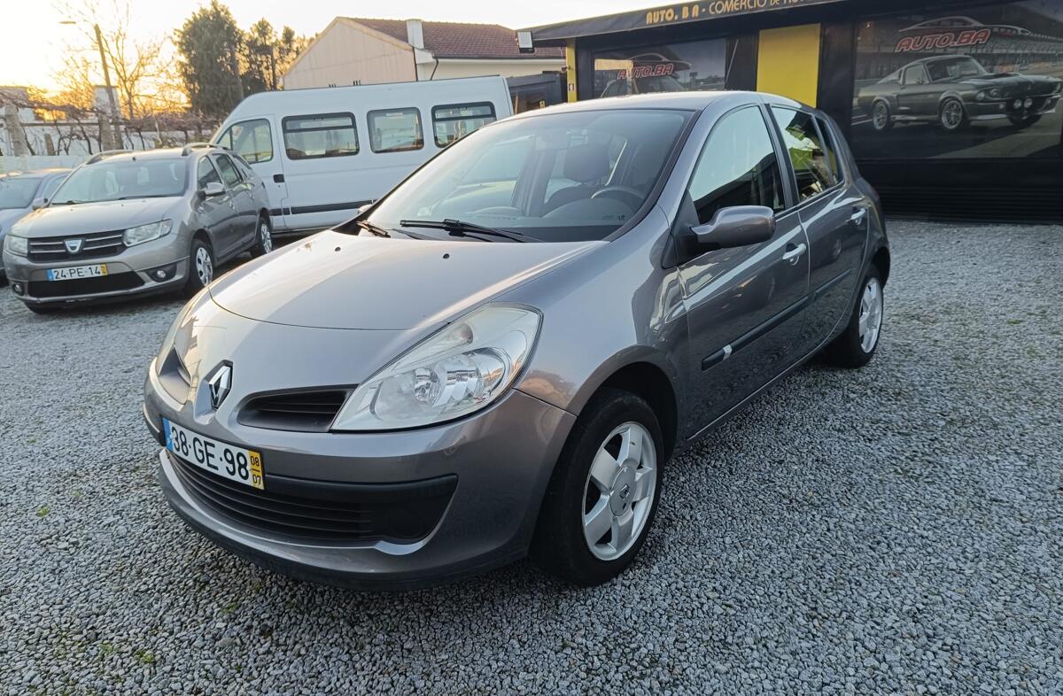 RENAULT Clio 1.2 16V Dynamique S