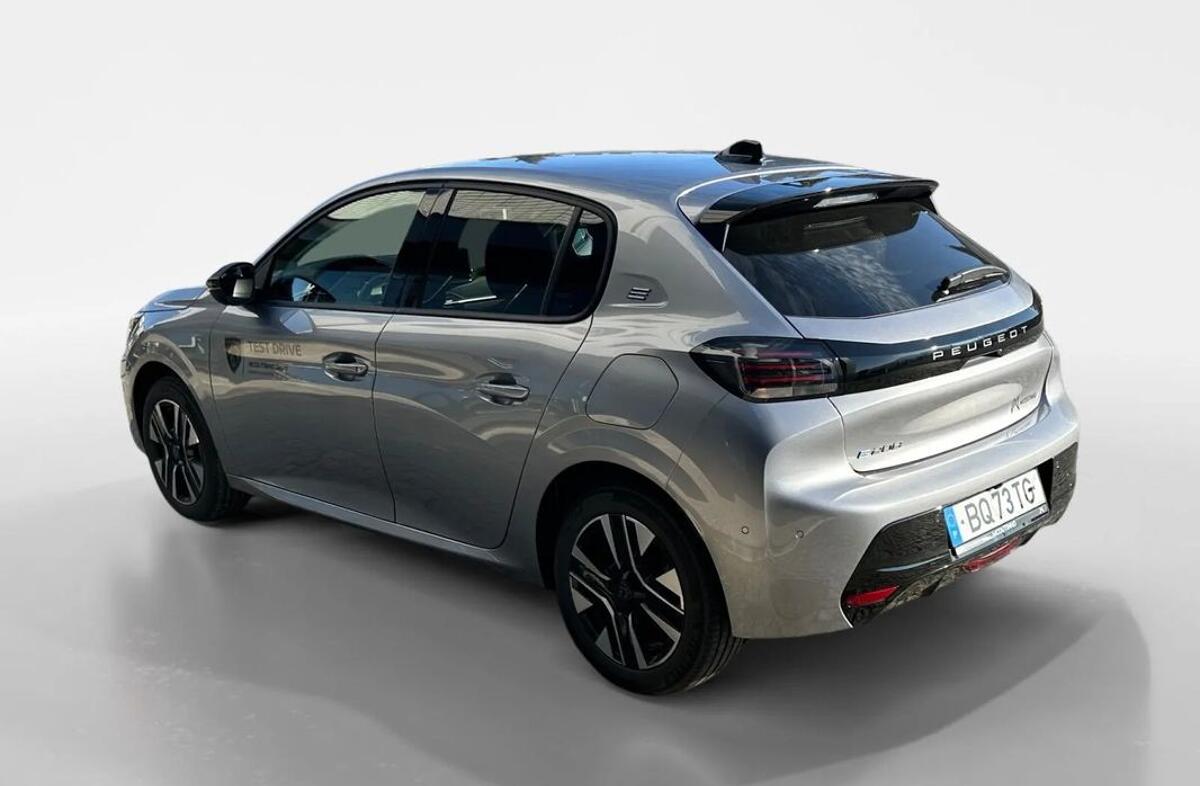PEUGEOT 208 e- 51 kWh GT