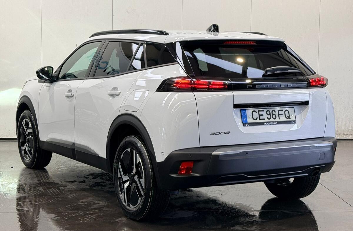 PEUGEOT 2008 1.2 PureTech Allure