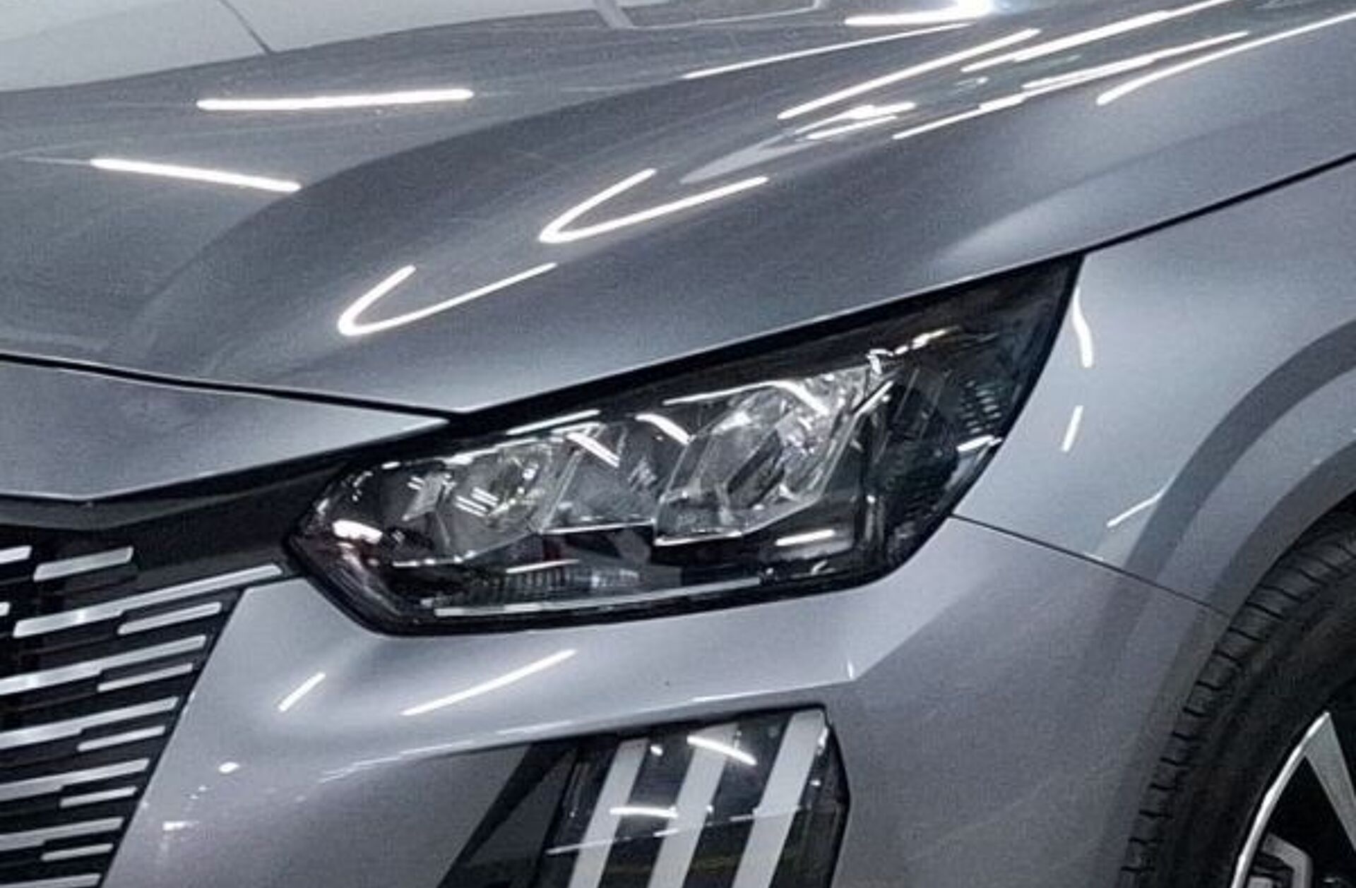 PEUGEOT 208 1.2 Hybrid Allure e-DCS6