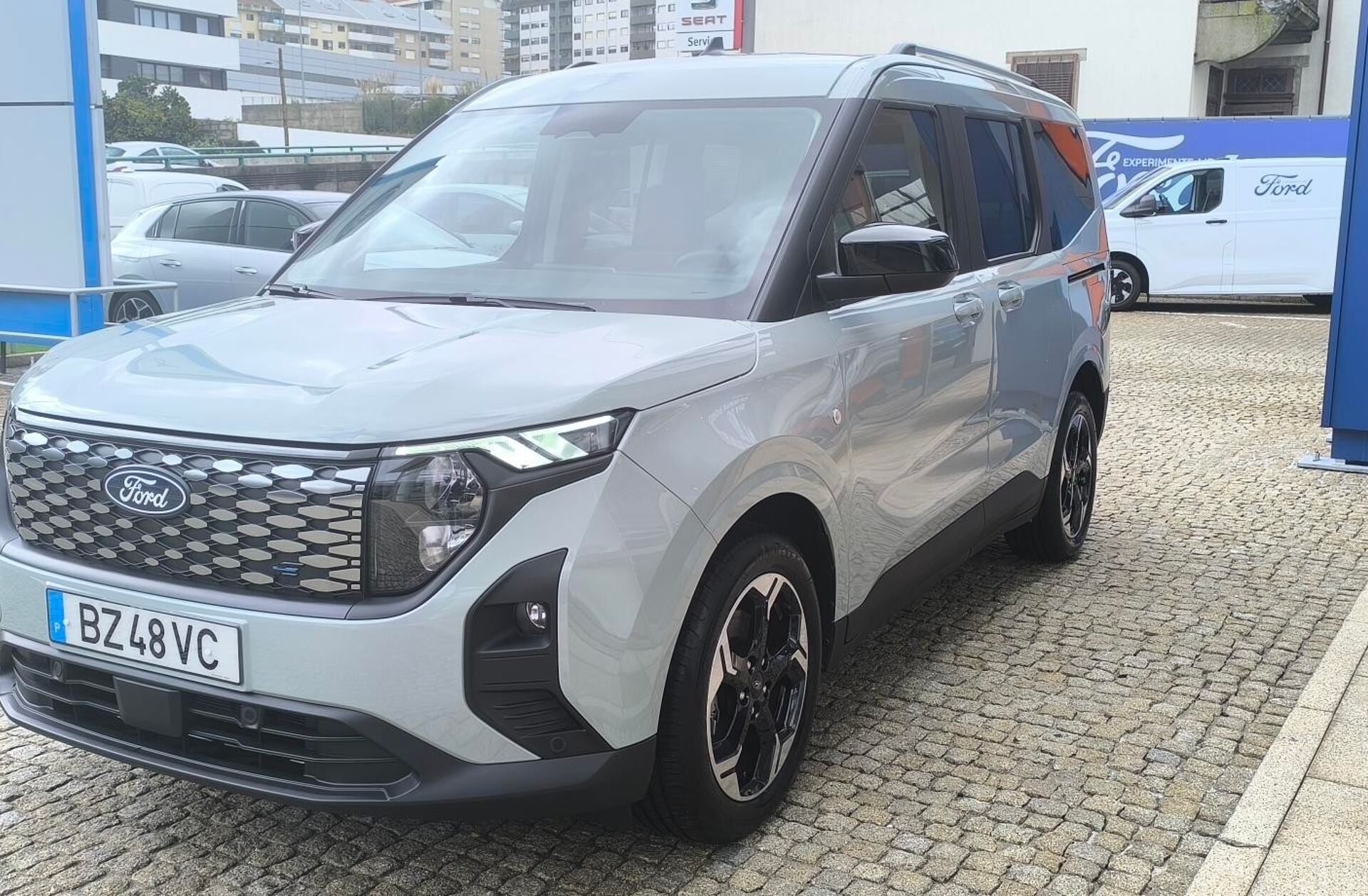 FORD Courier Tourneo  1.0 EcoBoost Titanium DCT