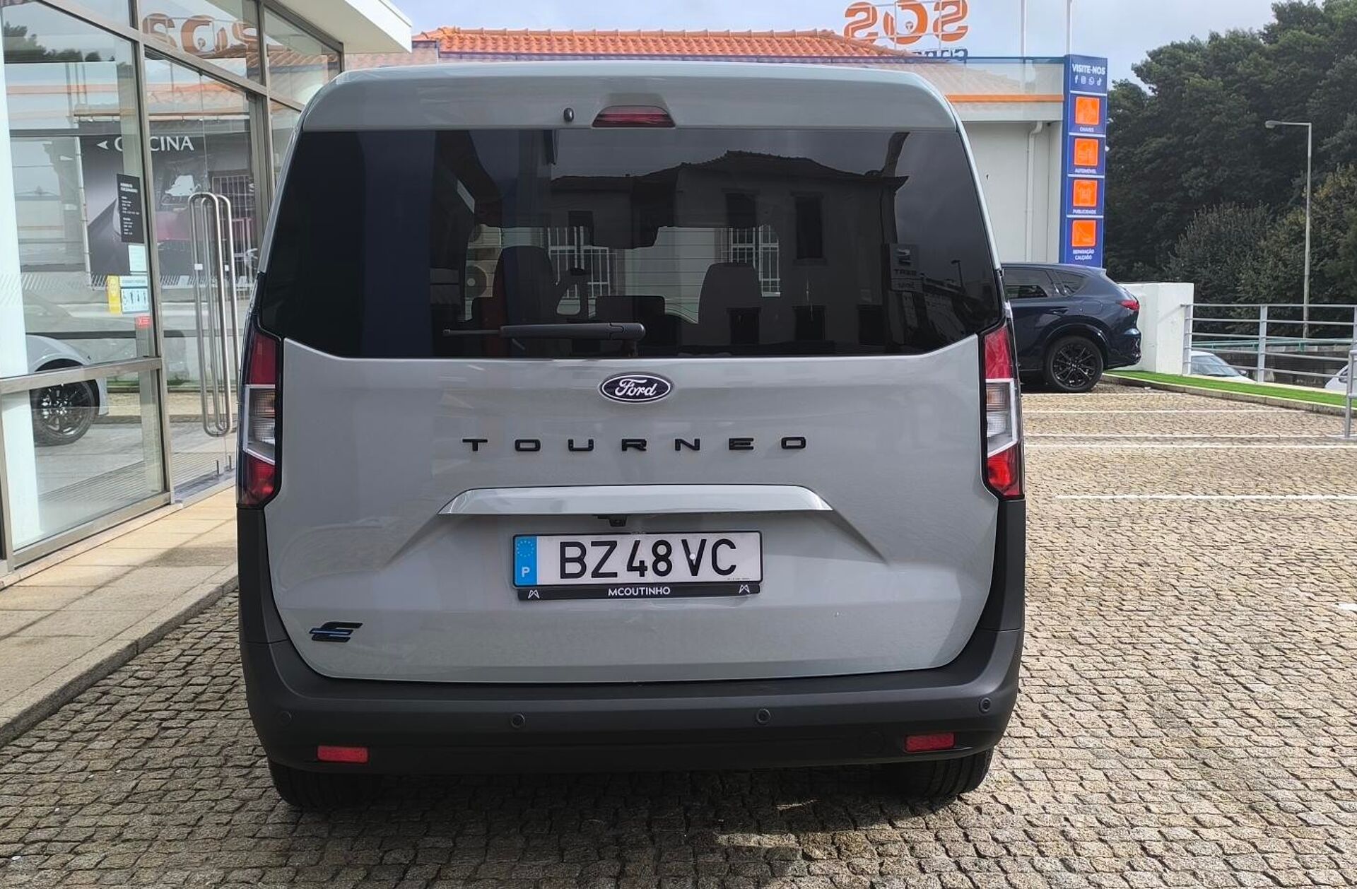 FORD Courier Tourneo  1.0 EcoBoost Titanium DCT