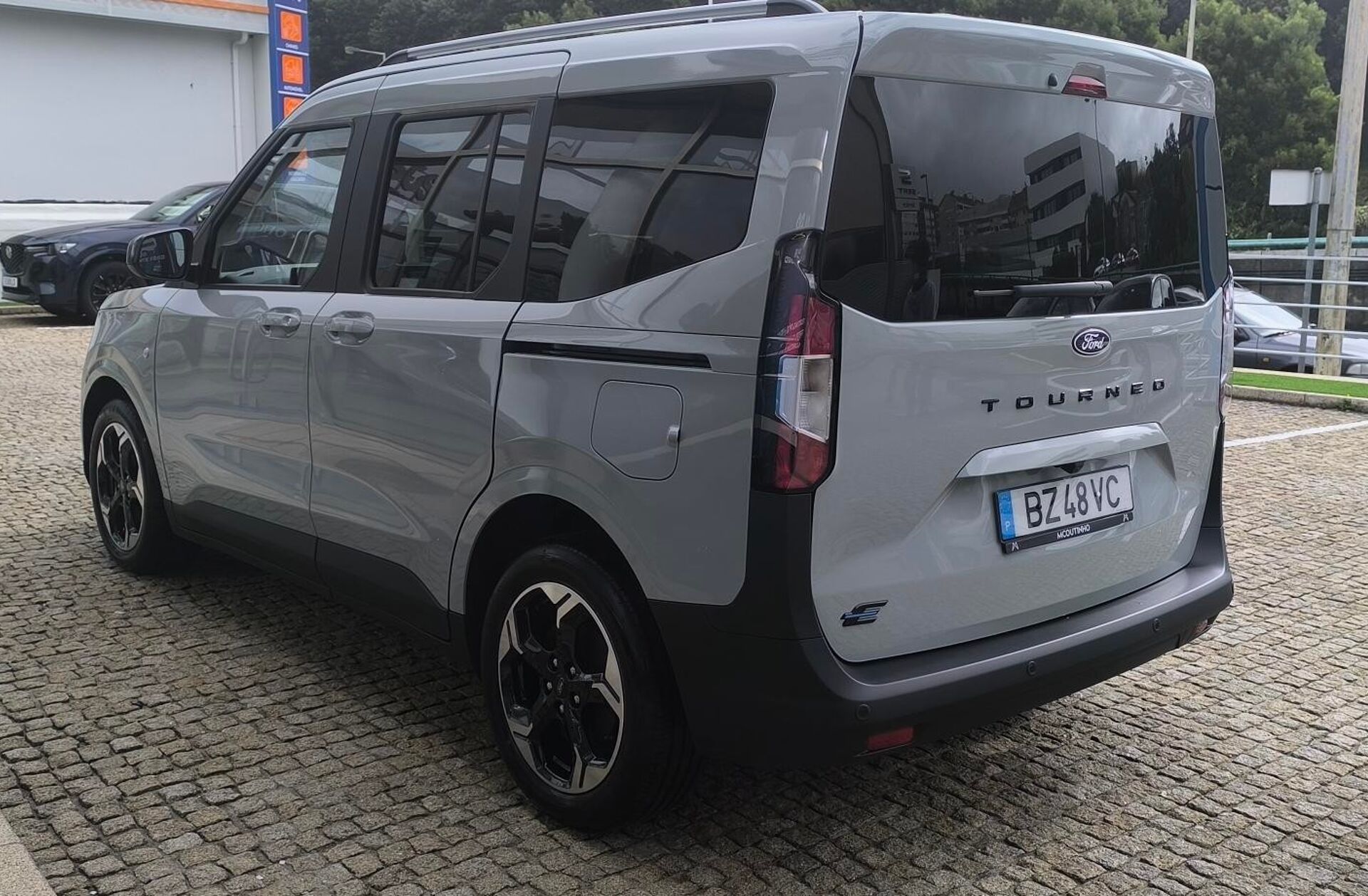 FORD Courier Tourneo  1.0 EcoBoost Titanium DCT