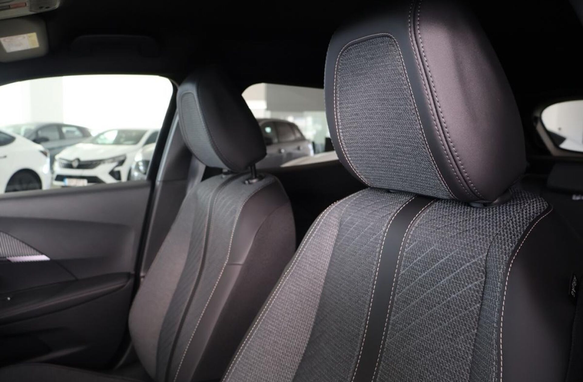 PEUGEOT 2008 1.2 Hybrid Allure e-DCS6