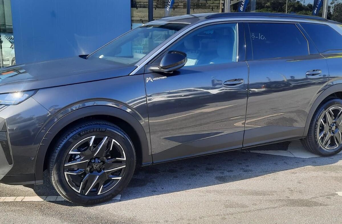 PEUGEOT 5008 1.2 Hybrid Allure e-DCS6