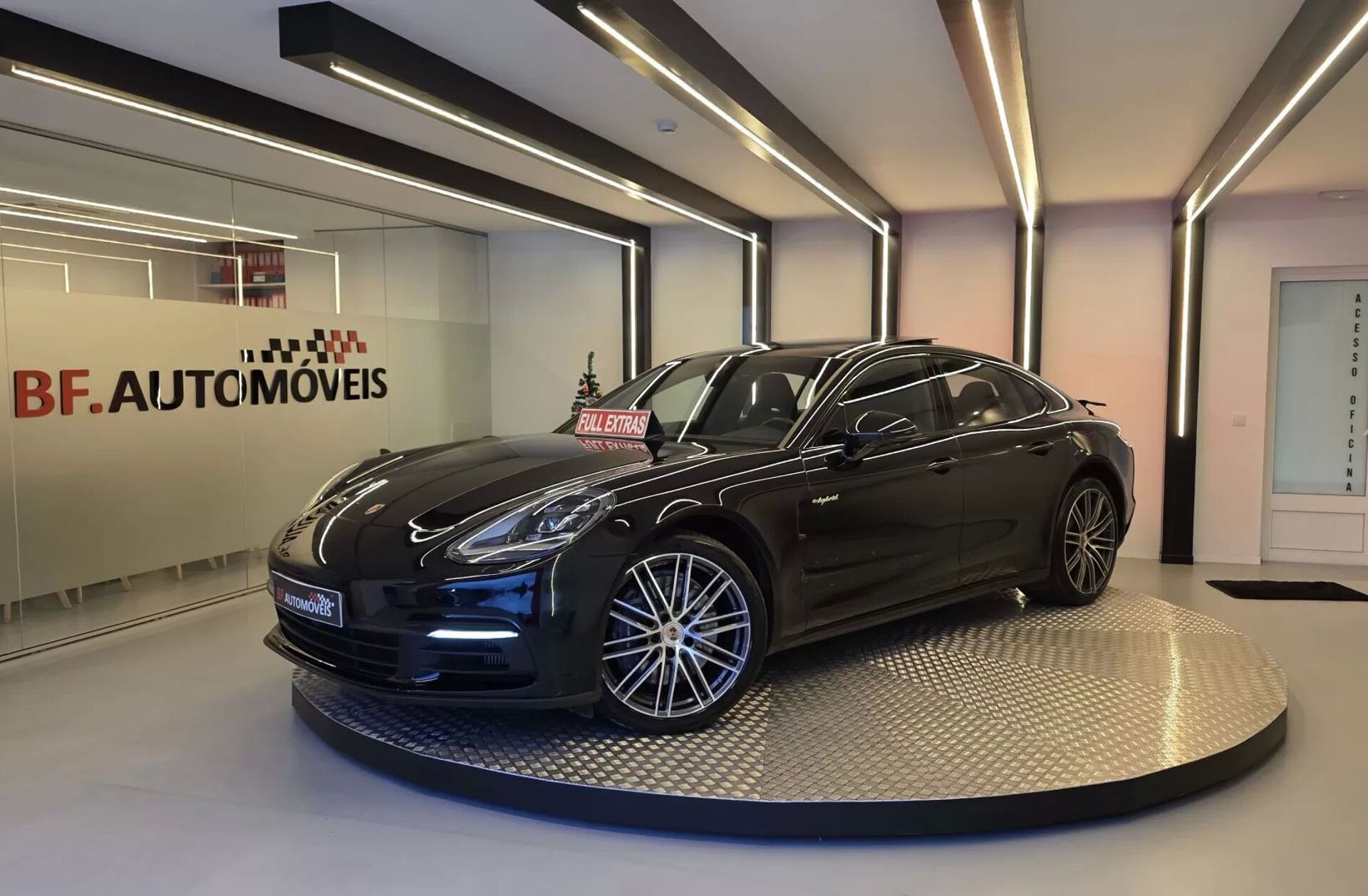 PORSCHE Panamera 4 E-Hybrid
