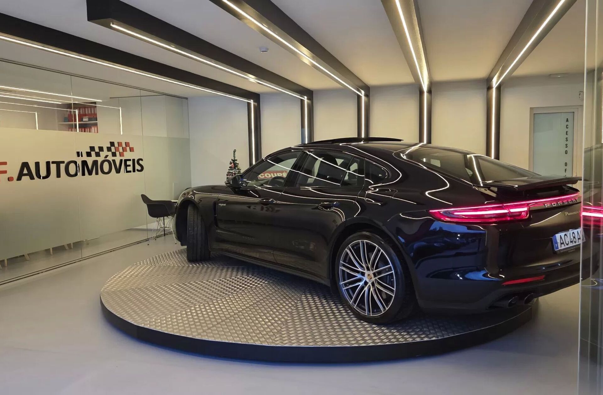 PORSCHE Panamera 4 E-Hybrid