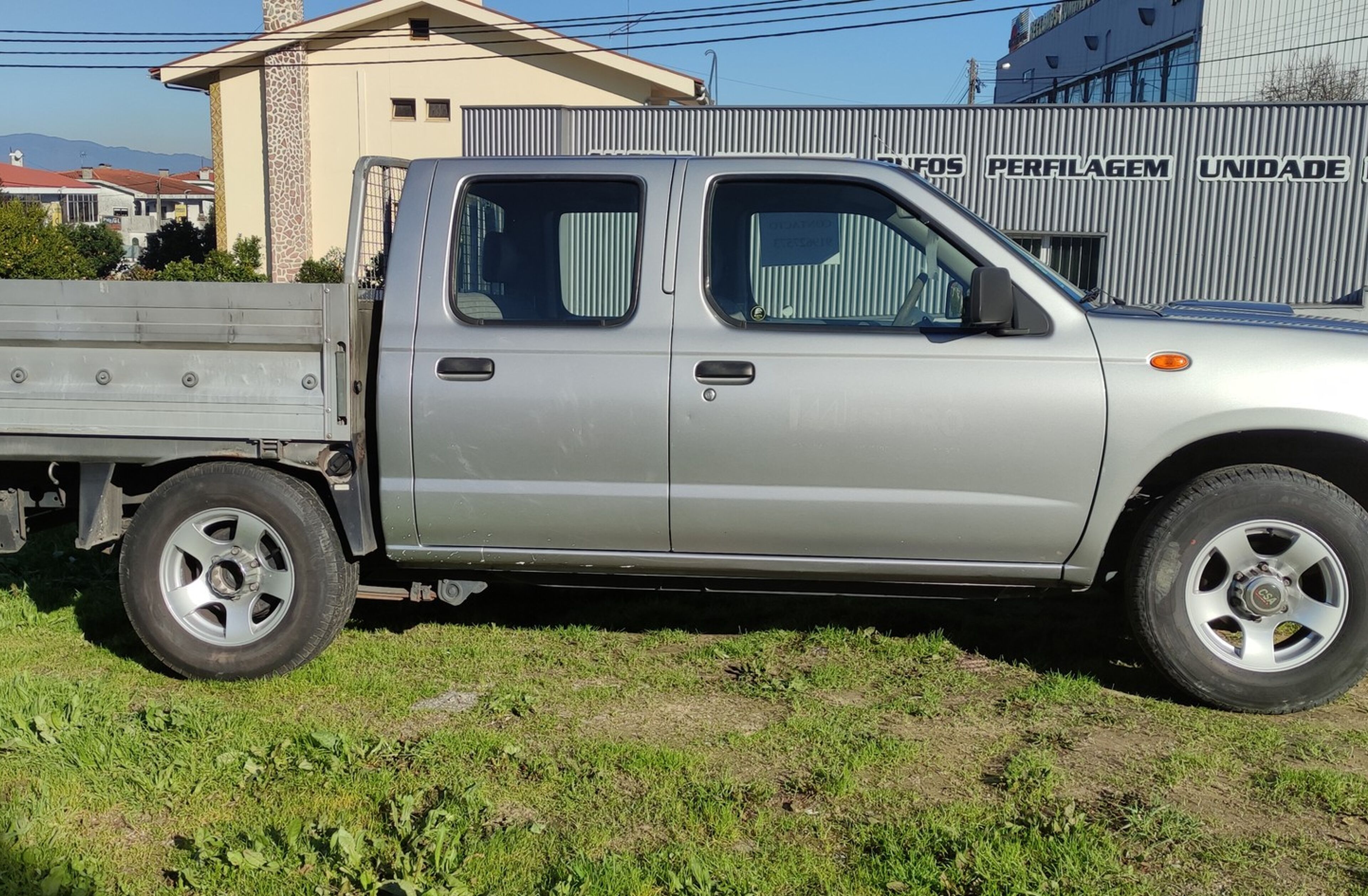 NISSAN Pick-Up 2.5 TD CD