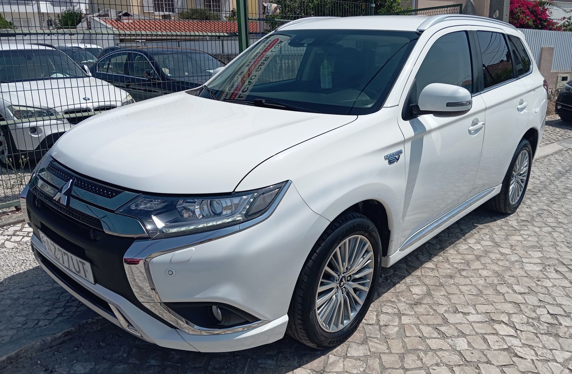 MITSUBISHI Outlander 2.4 PHEV Instyle