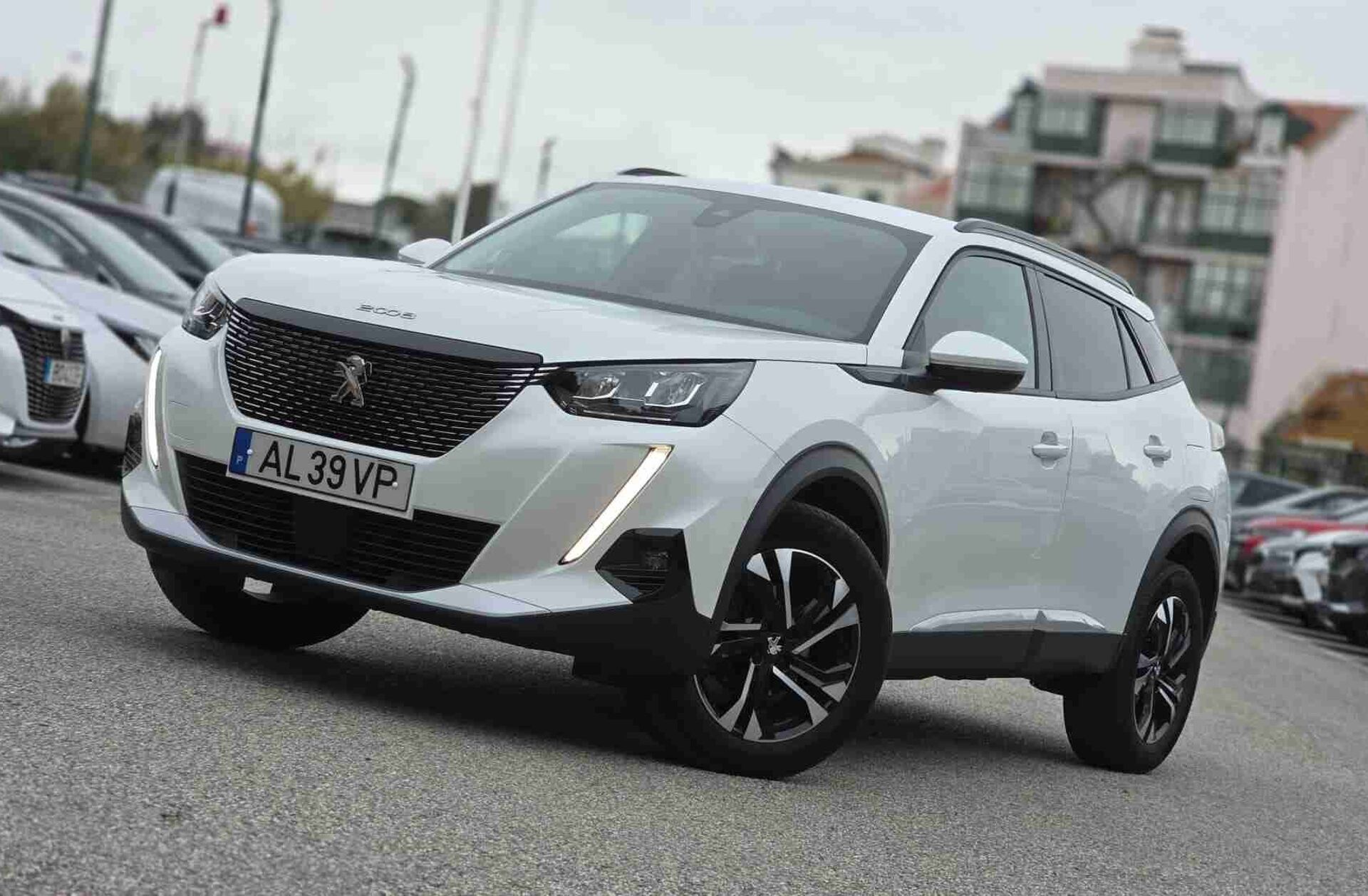 PEUGEOT 2008 1.2 PureTech Allure