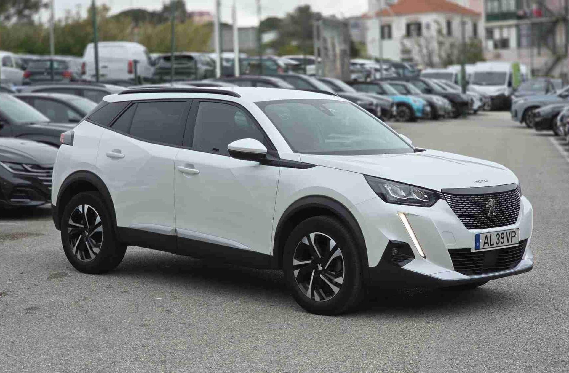 PEUGEOT 2008 1.2 PureTech Allure