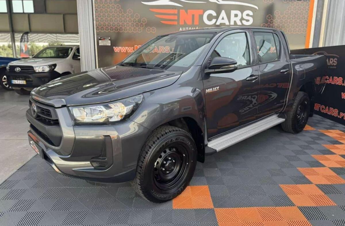 TOYOTA Hilux 2.4 D-4D 4WD Tracker