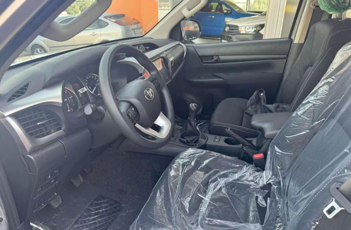 TOYOTA Hilux 2.4 D-4D 4WD Tracker