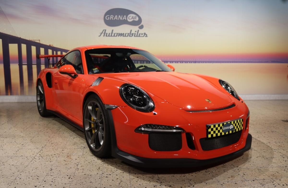 PORSCHE 911 GT3 RS