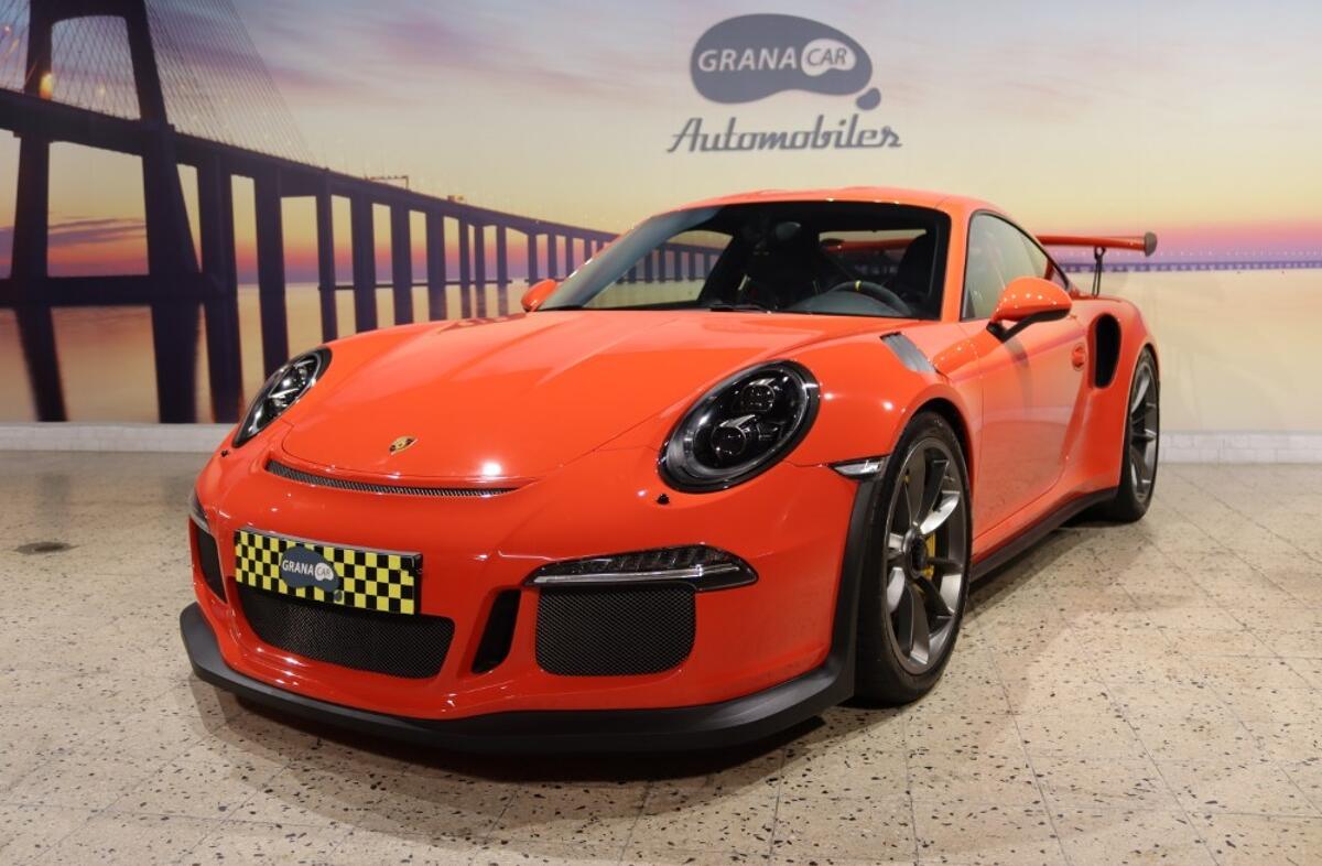 PORSCHE 911 GT3 RS