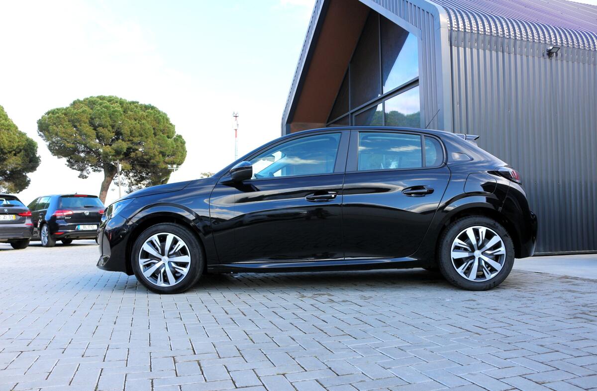 PEUGEOT 208 1.2 PureTech Active