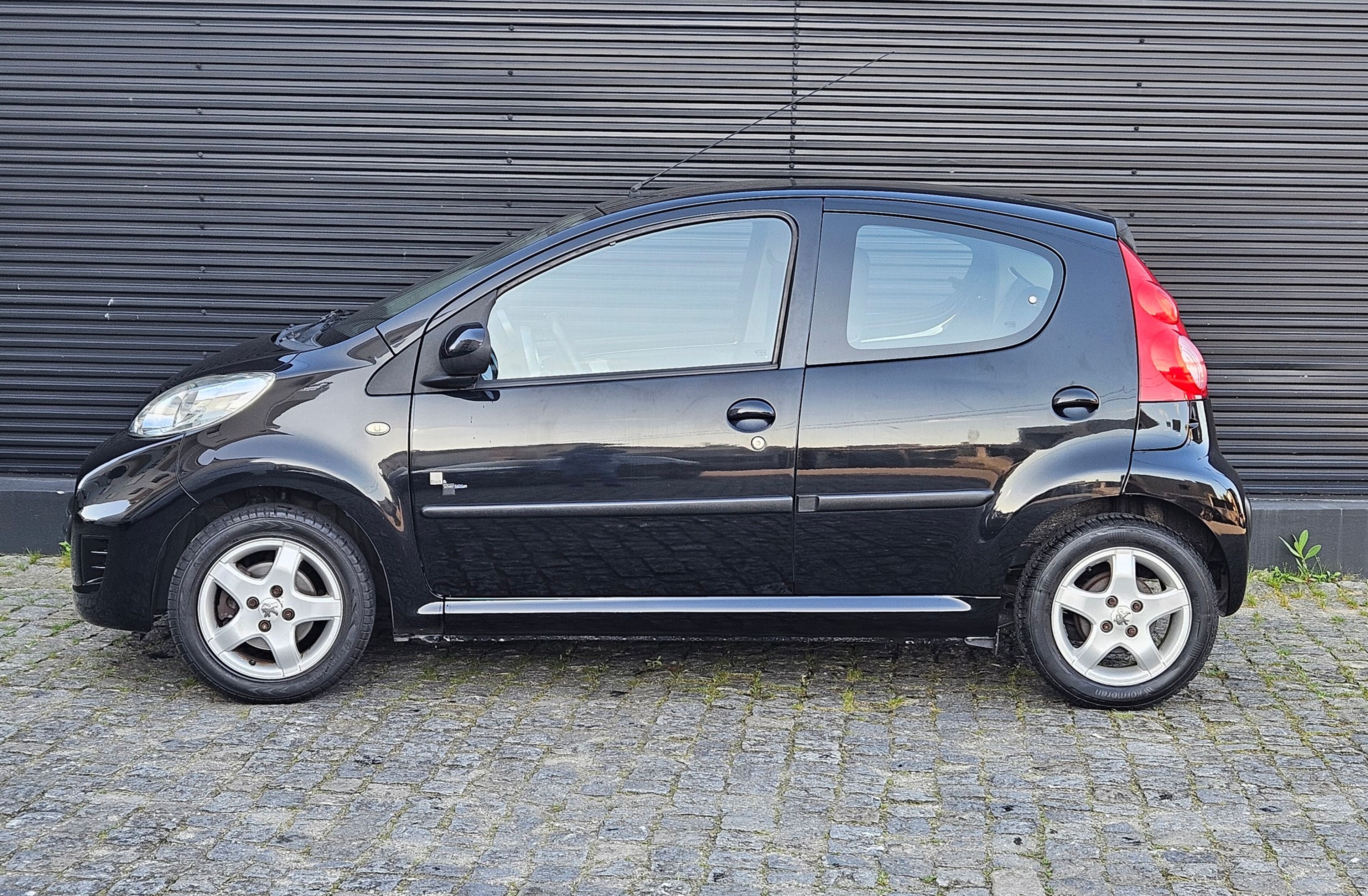 PEUGEOT 107 1.0 Black&Silver E5